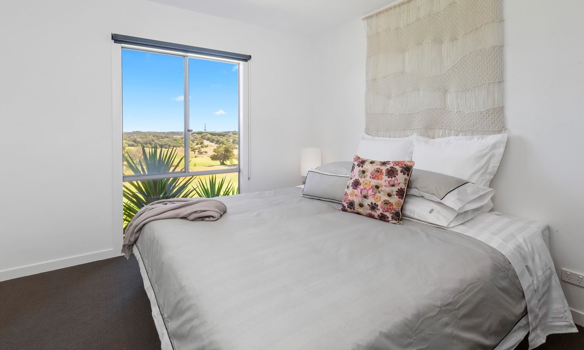 Fingal Apartment | Moonah Link Views, Spa, Sunset, Linen, Wi-Fi, private and serene