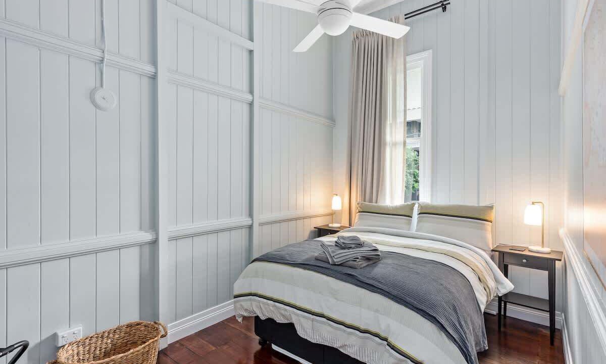 New Farm Apartment | The Lounge! 2 Bed/1 Bath/1 Car ~ New Farm