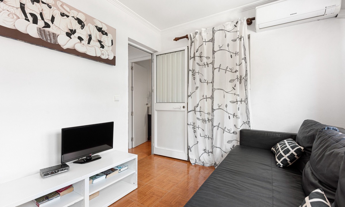 Las Acacias Apartment | Beach Apartment in Malaga with Sea View, Terrace & Wi-Fi
