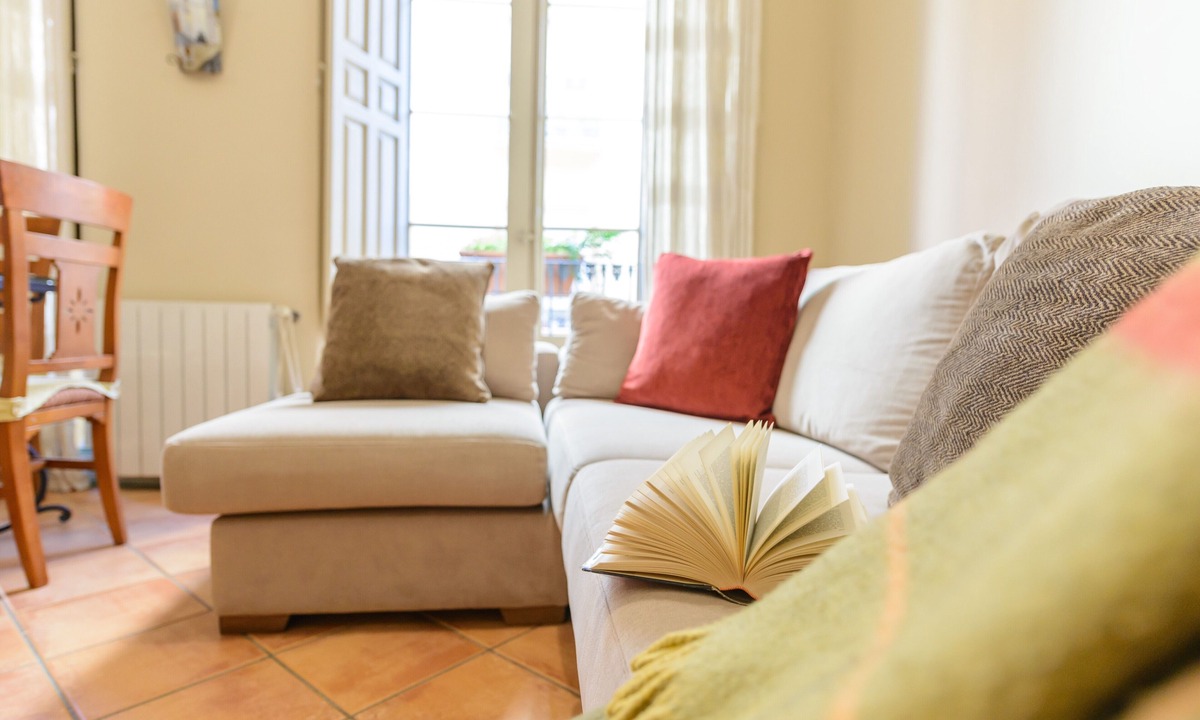 Plaza de Toros Vieja Apartment | Holiday Apartment "Picasso Flat" in Málaga City with Balcony, Wi-Fi & A/C