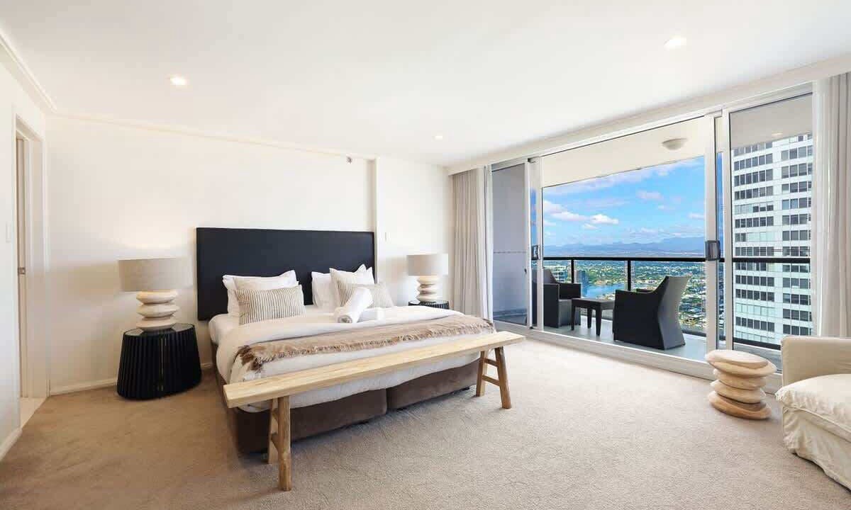 Surfers Paradise Apartment | 40L Peninsula 40th Floor Luxury Stay Ocean Views