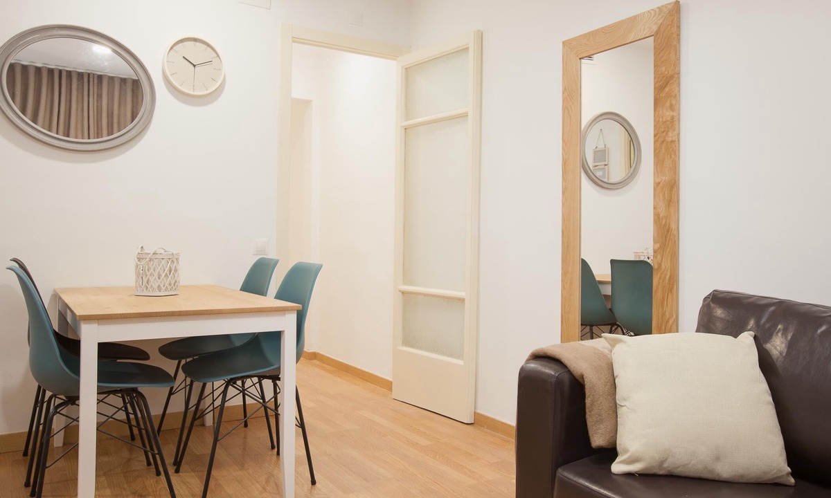 El Port Apartment | Europa Fira Apartment 23