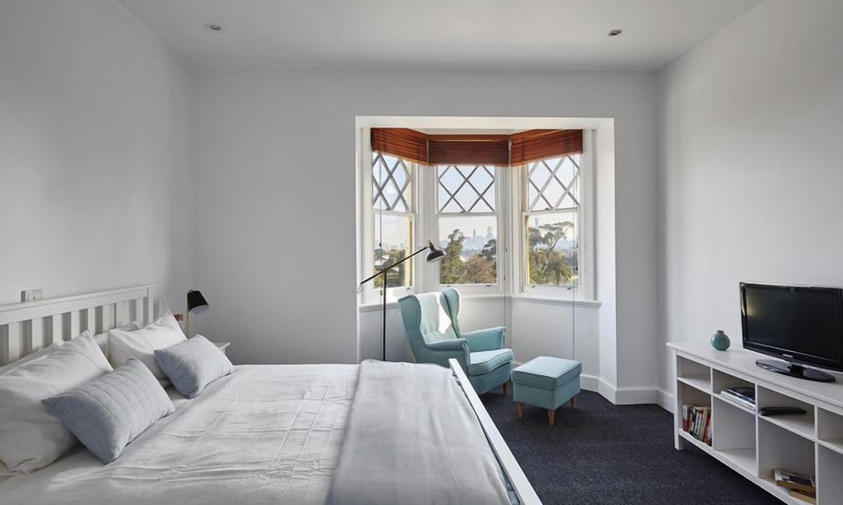 St Kilda Apartment | The Ritz- Large St Kilda apartment, Fantastic location and amazing views