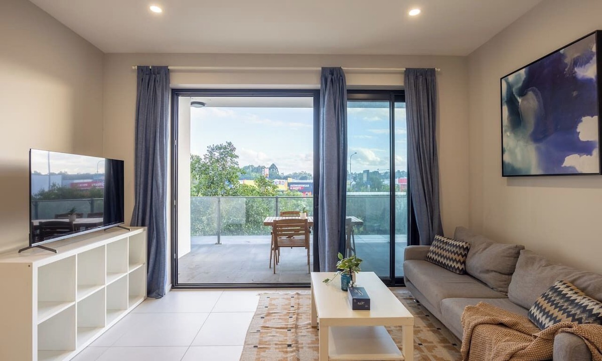 Macgregor Apartment | XL Balcony Stylish 2BR | Near Food & Shops