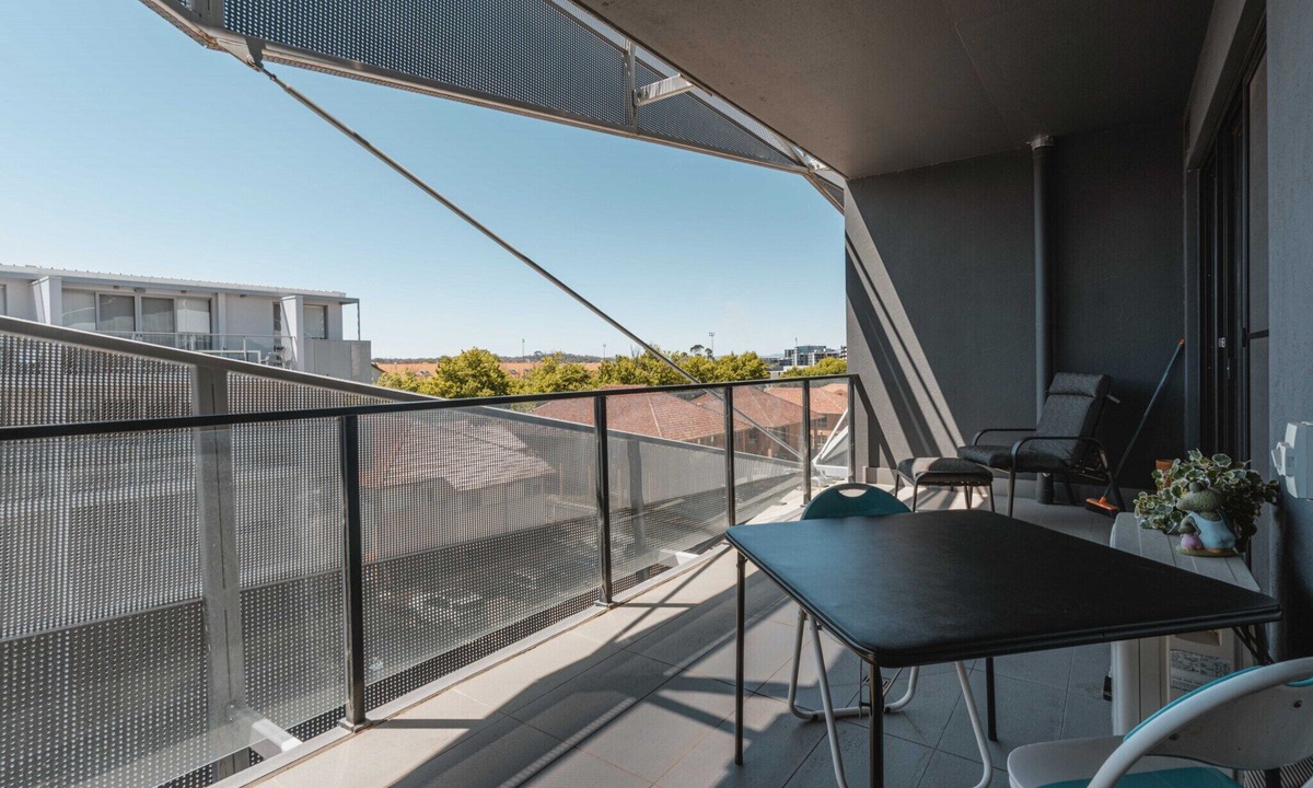 Braddon Apartment | Lonsdale St 1-Bed Unit with Study Area and Parking