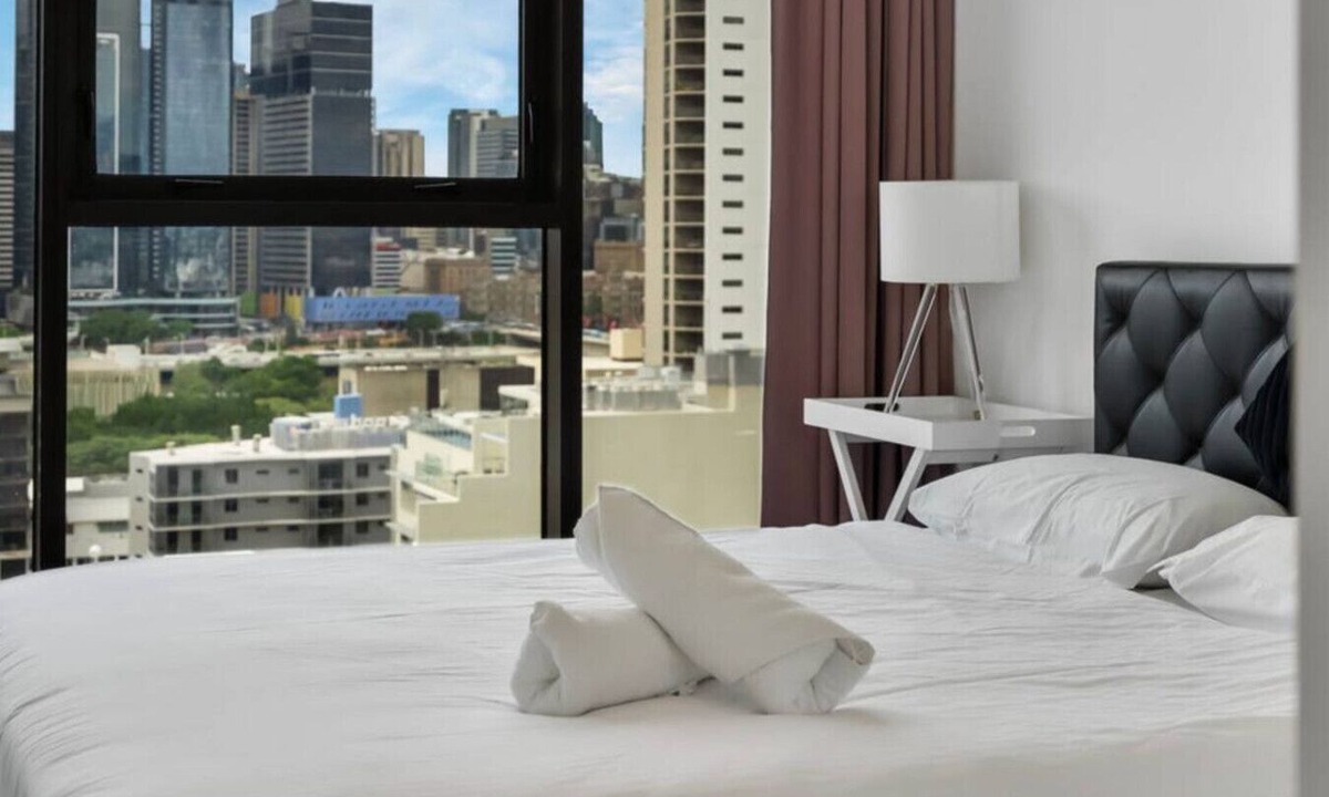 South Brisbane Apartment | Charming 2BR Home with Pool, Gym & Sauna
