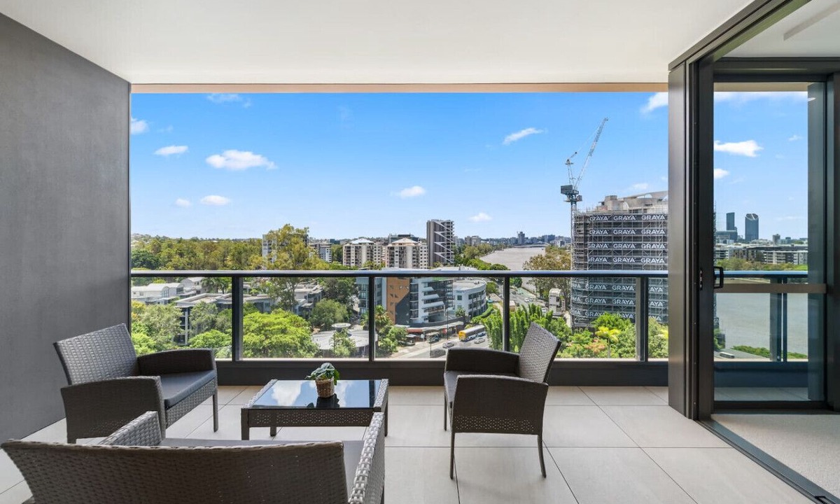 Toowong Apartment | Modern 2BR Apartment on Coronation Drive, Toowong