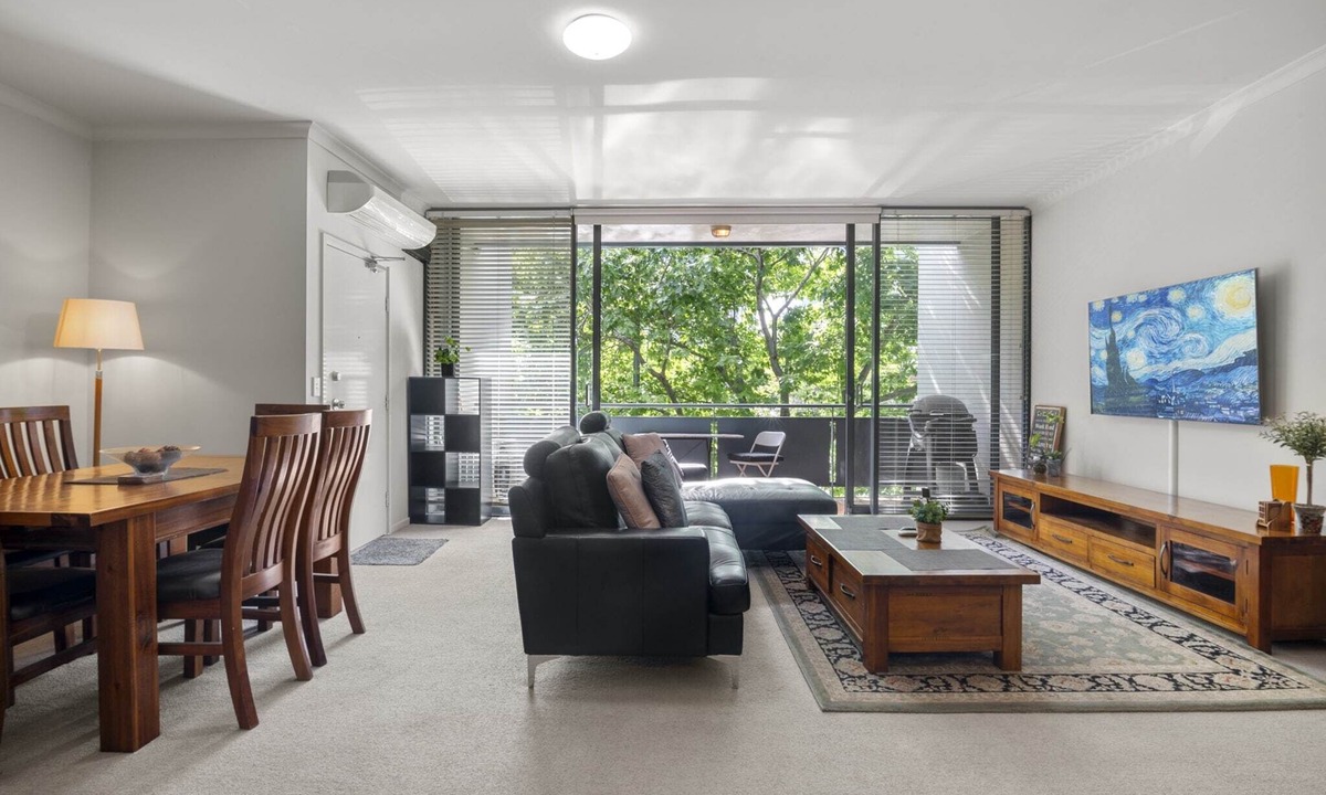 Southbank Apartment | Central 2-Bed Pad with Tennis Court,