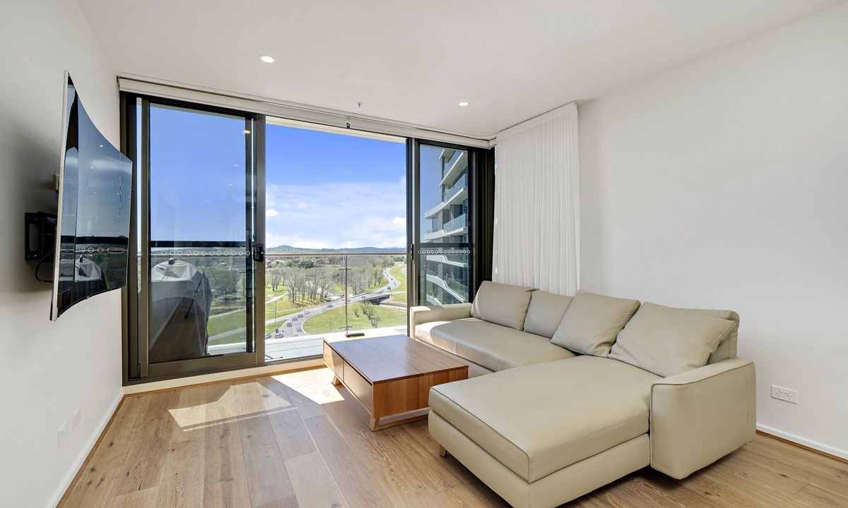 Phillip Apartment | Modern 1-Bed Apartment With Parking