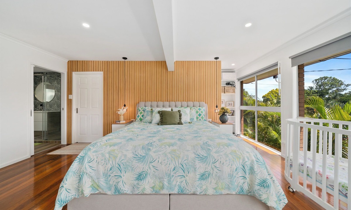 Shailer Park House | Spacious Home, Pool, Sauna fits 10ppl