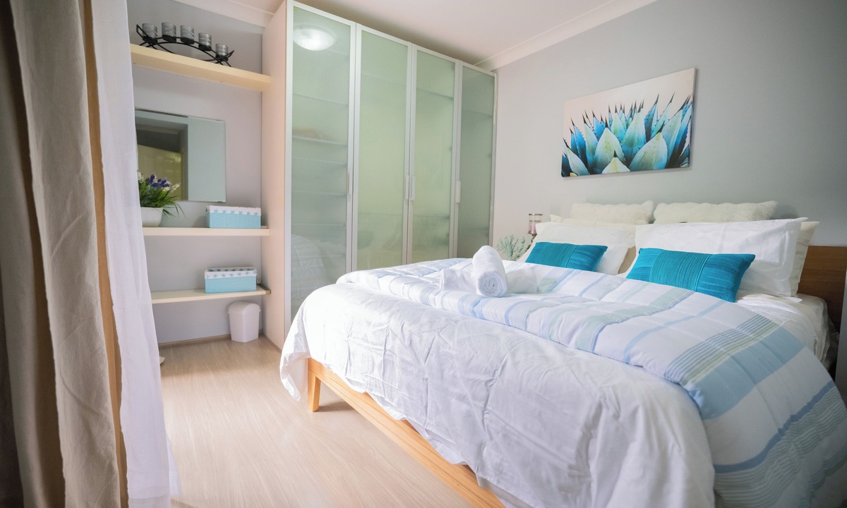 Homebush West Apartment | Stylish Homebush Stay | Balcony, Parking, Sleeps 6
