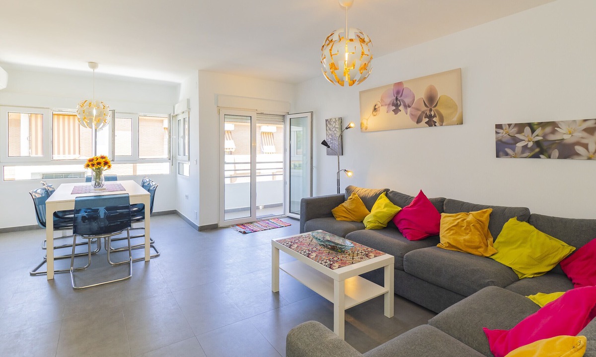 Malaga-Este Apartment | Cubo's Mariana Apartment/air conditioning/free wifi/parking included/close to the beach