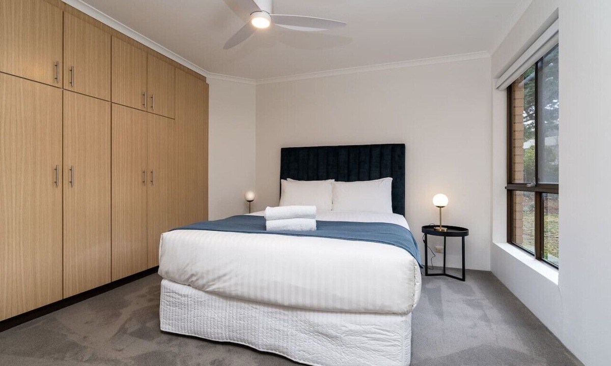 Kingston Apartment | Apt in Kingston - 10min to Lake Burley Griffin