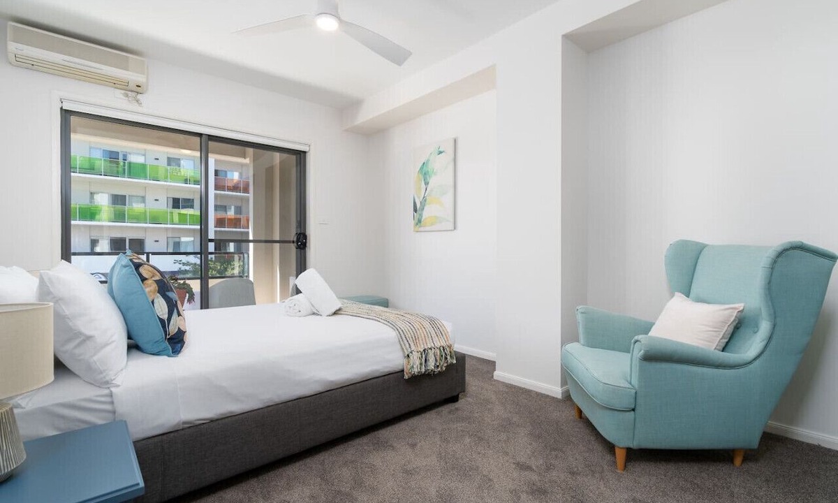 Greenway Apartment | Central 2BR | Stylish Apt located in Greenway