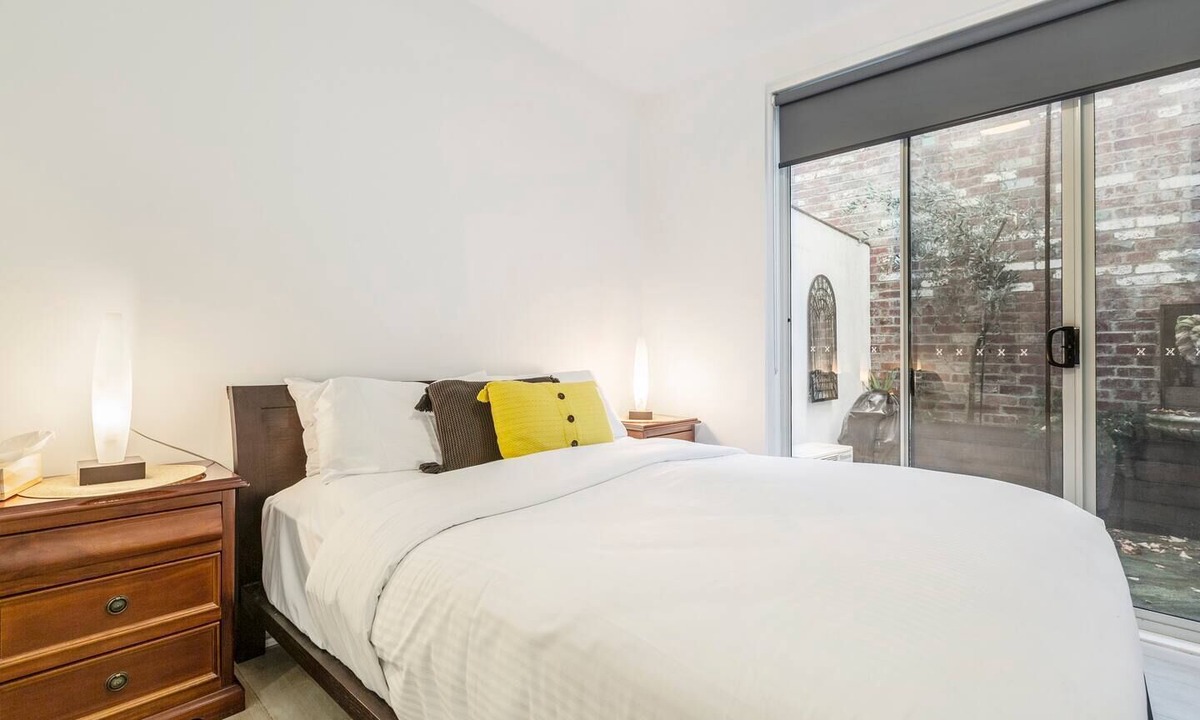 South Yarra Apartment | The Courtyard Chateau Fresh and Modern off Toorak Rd
