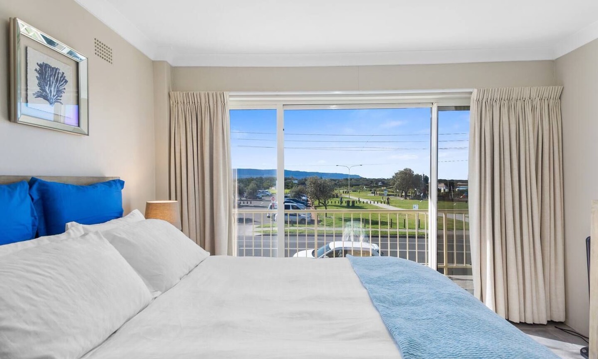 Towradgi Apartment | Seaside Escape Stunning Vistas over Towradgi Beach