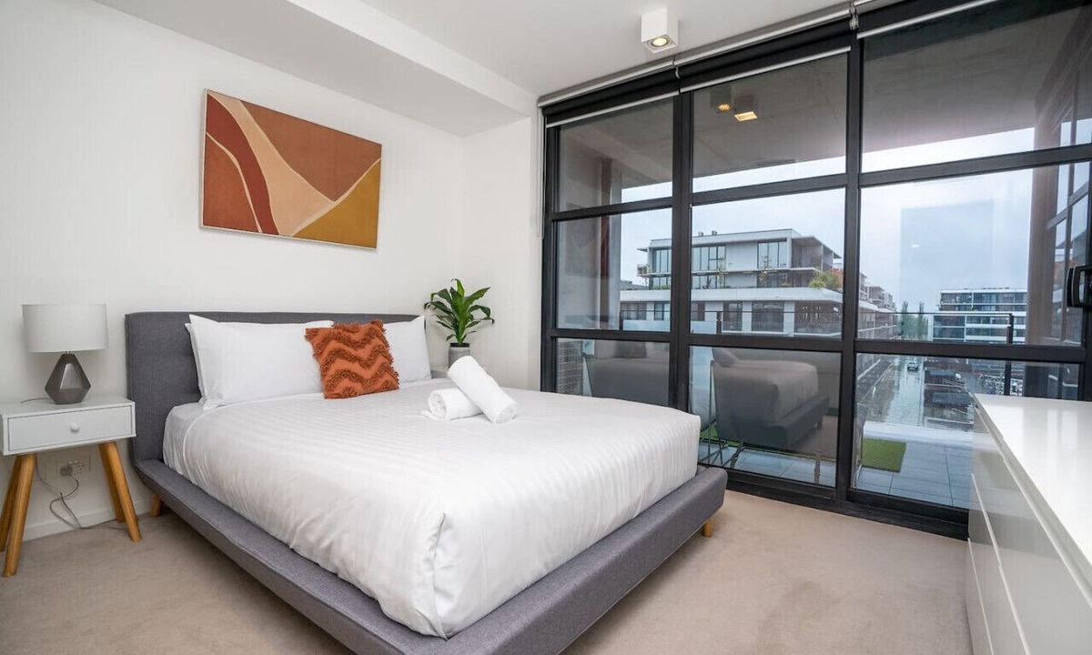 Kingston Apartment | Captivating Unit with Lake View in Kingston!