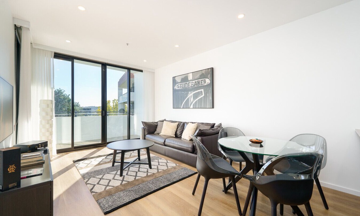 Manuka Apartment | Stylish Urban Apartment Close to Manuka