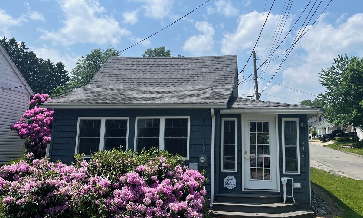 Edinboro Cottage | Quaint Lakeside Cottage in Edinboro just steps from the lake!