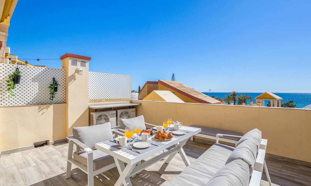 Nikki Beach Apartment | Romana Playa studio - beachfront complex Elviria