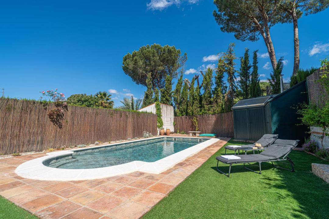 Las Jaras House | Casa familiar junto al lago con zona de juegos, cine y BBQ