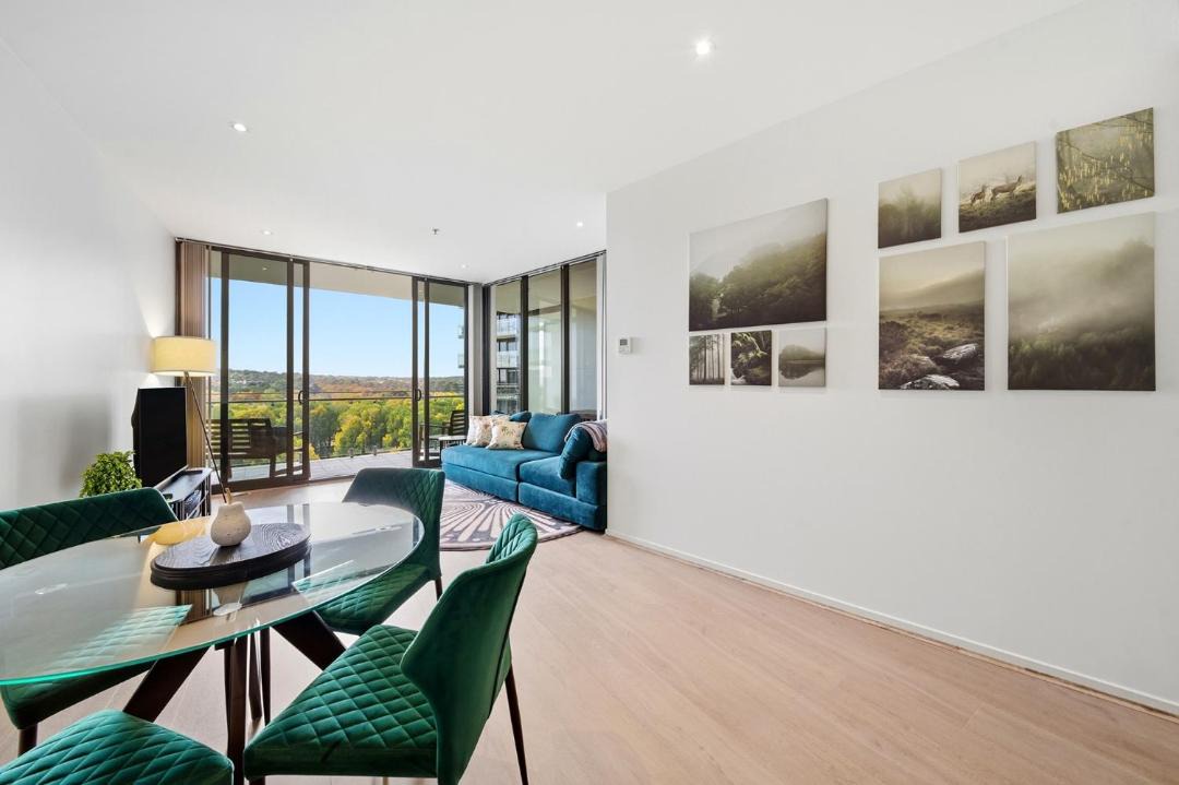 City East Apartment | Stylish 1-Bed in CBD with Secure Underground Parking