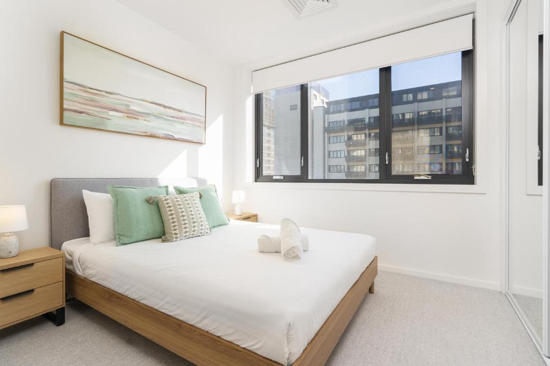 Phillip Apartment | Sunlit 1BR Retreat, Shops and Cafes at Doorstep - Hosted by Canstay