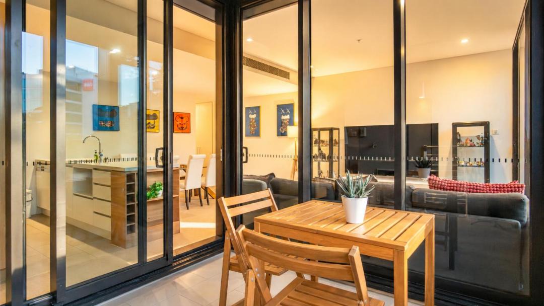 North Ryde Apartment | North Ryde 2BR Study, Metro, Parking, Pool