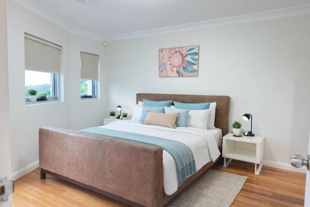 Hurstville House | Regal Skyline - Quiet Executive room with splendid city view - Private everything bathroom -Living room - Walk-in wardrobe- One minute walk to station - Luxury mattress
