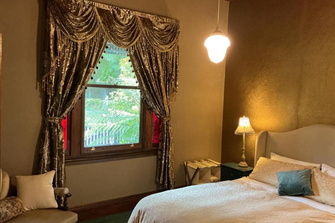 Blackwood House | Bromwich Guest House - 250m to town centre!