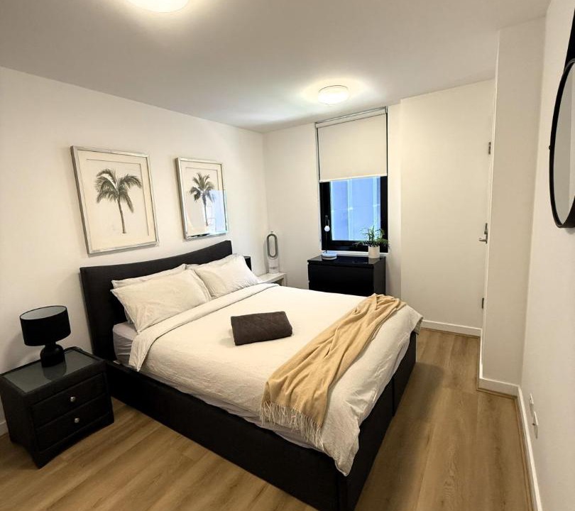 Brunswick East Apartment | Stylish Condo Apartment with Stunning Rooftop Views & Pool, Gym and Hot Tubs by Peppy Beach Retreats