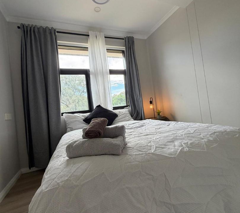 Lyons Apartment | Cozy 2BR, 1 parking, 4 Sleep, Woden,Canberra , pet free, free parking