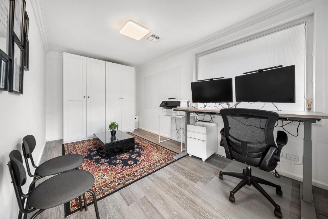 Curtin House | 4-Bed Family Home with Spacious Backyard and BBQ