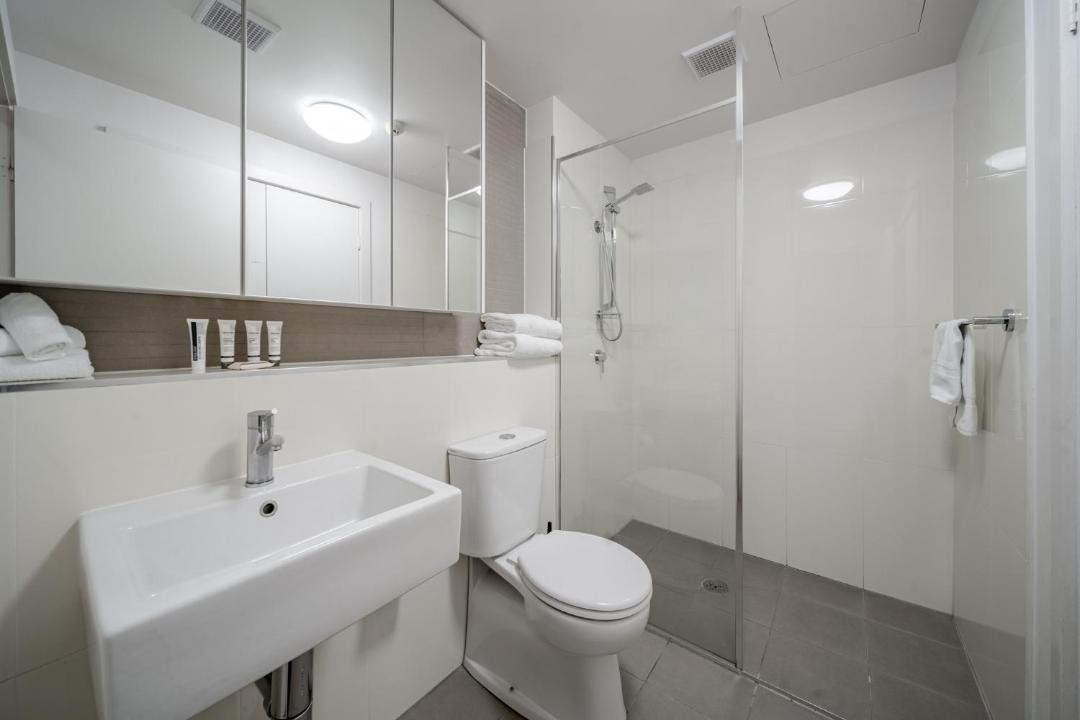 Greenway Apartment | Lakeside 1-Bed with AC, Parking & Balcony