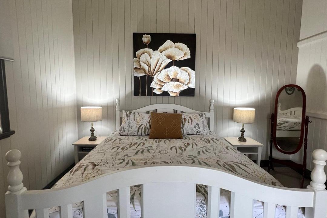 Childers House | Childers Charmer with Aircon, WIFI & modern luxuries