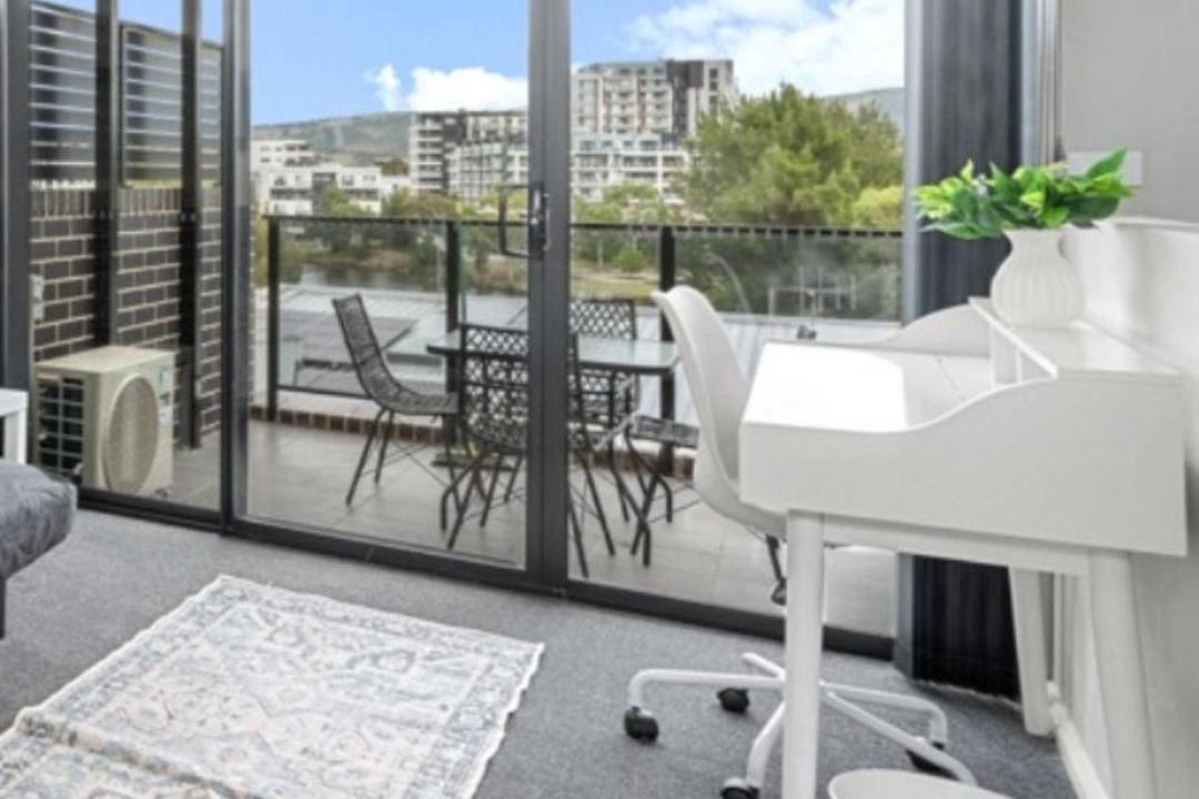 Greenway House | Modern 3-Bedroom Townhouse in Quiet Greenway