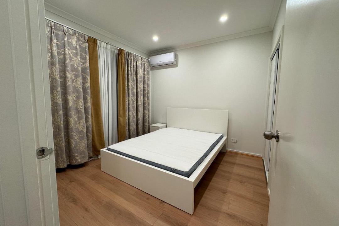 Mooroolbark House | Sunny Nook Townhouse by Mooroolbark Train Stop Ground Floor Self Check-in