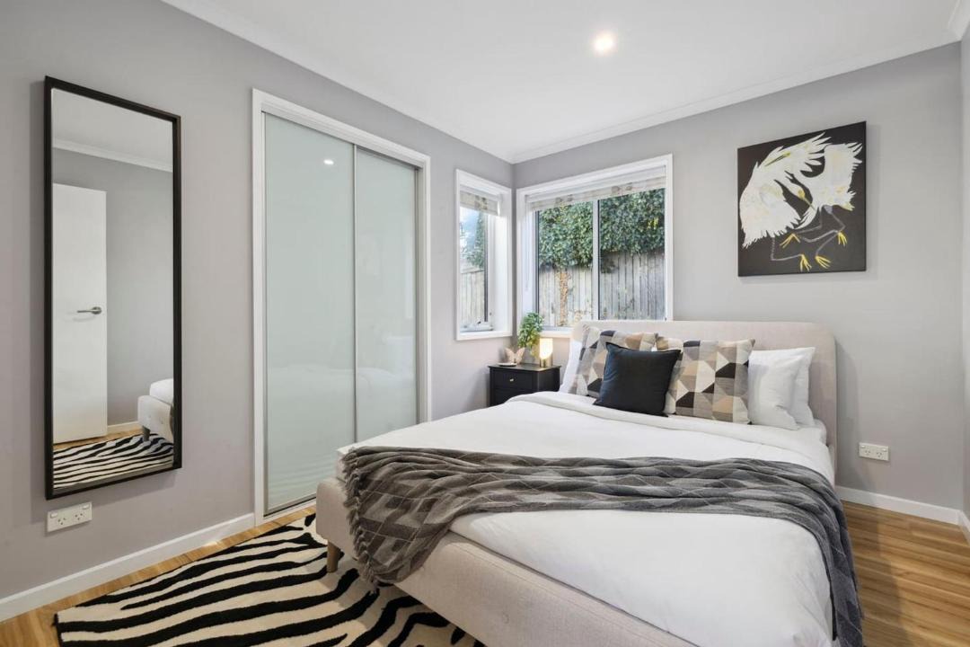 Wanniassa House | Gina's Retreat - Chic Comfort near Mount Taylor
