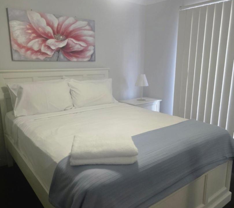 Runaway Bay Apartment | Bayview Anchorage