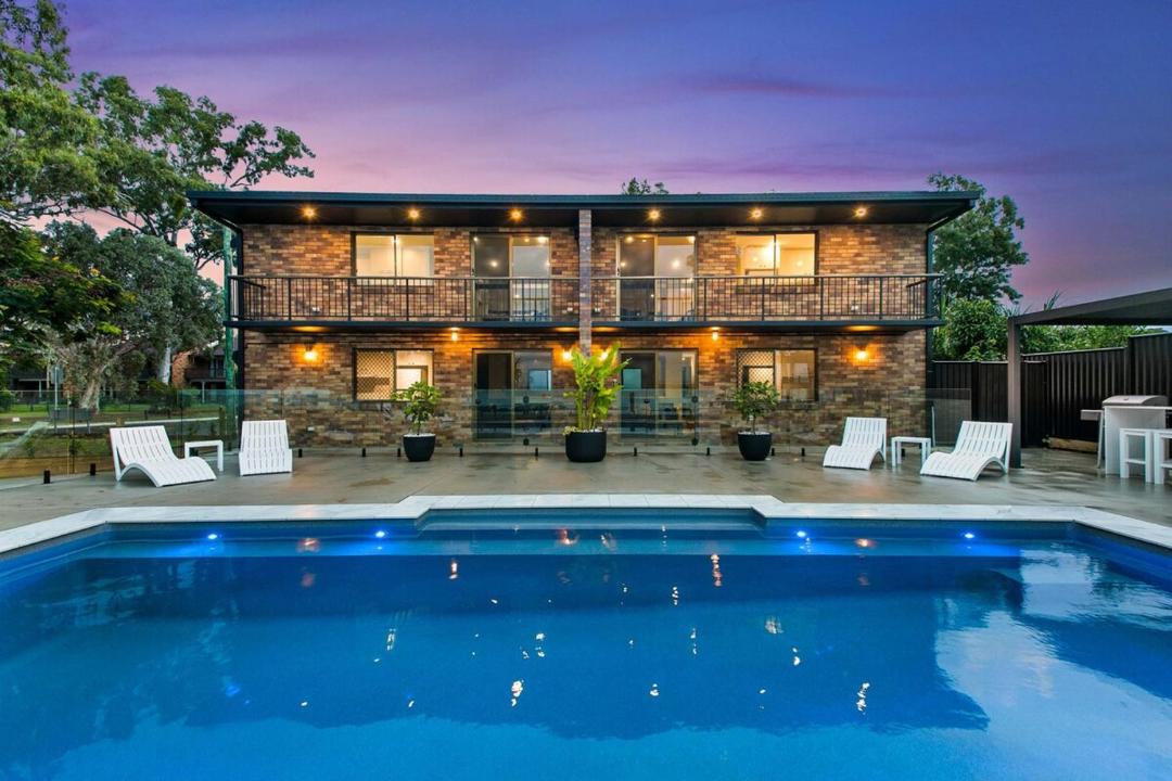 Traviston House | Salt & Stone Villas - on the beach, pets by app
