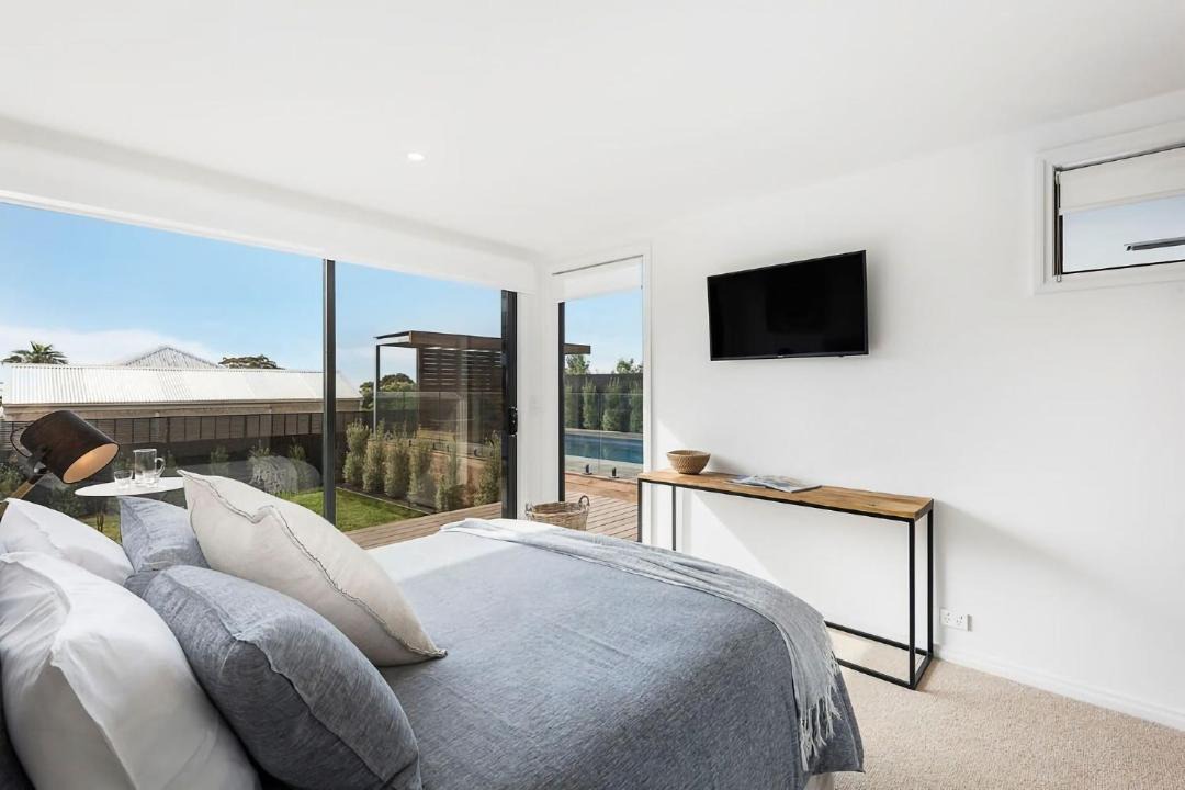 Mount Martha House | Byron by the Beach - Luxury Heated Pool and Views