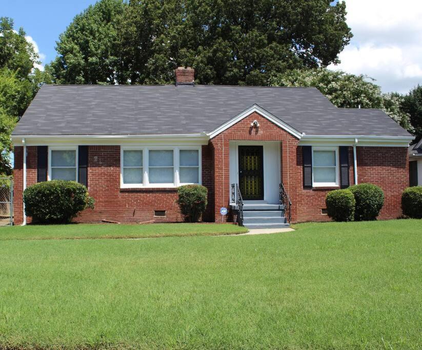 Vollintine-Evergreen House | 3BR, 2BA Hidden Gem in Midtown/Evergreen district