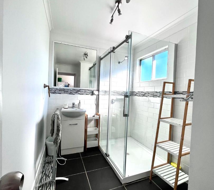 Clarendon House | Clarendon Cottage, near Lowood , Fernvale, right on the BVRT