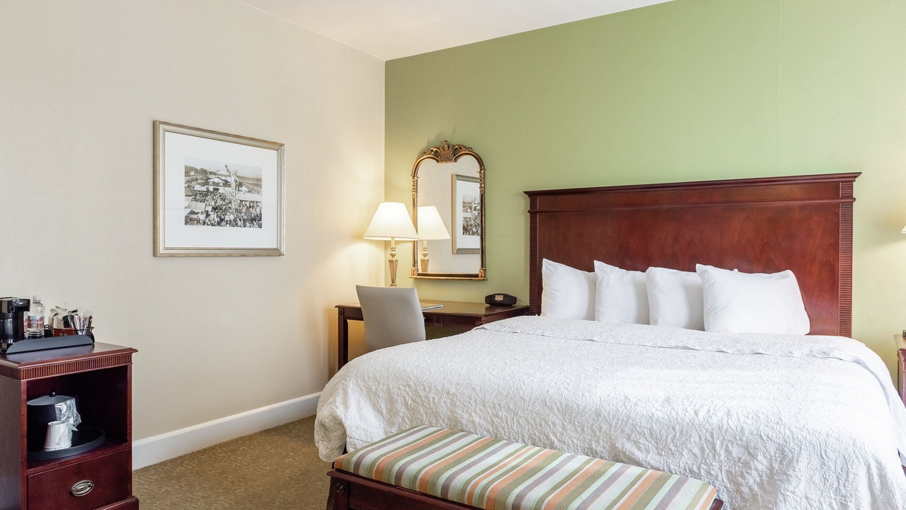 Photo of Bedroom in Central City
