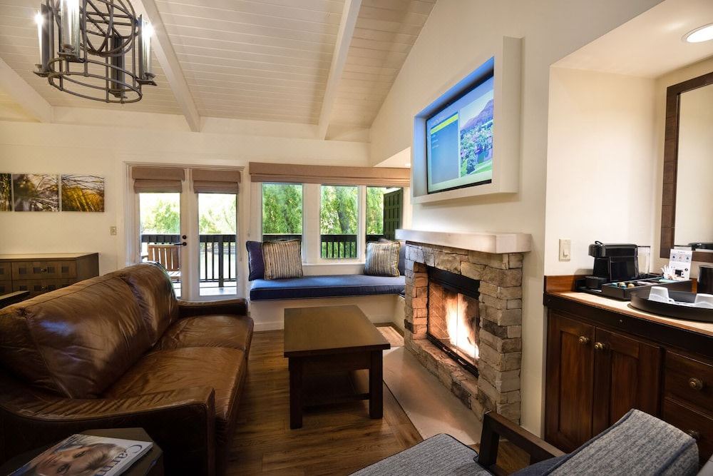 Photo of Livingroom in Quail Lodge