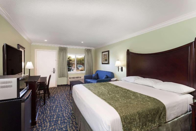 Photo of Bedroom in East Side Costa Mesa