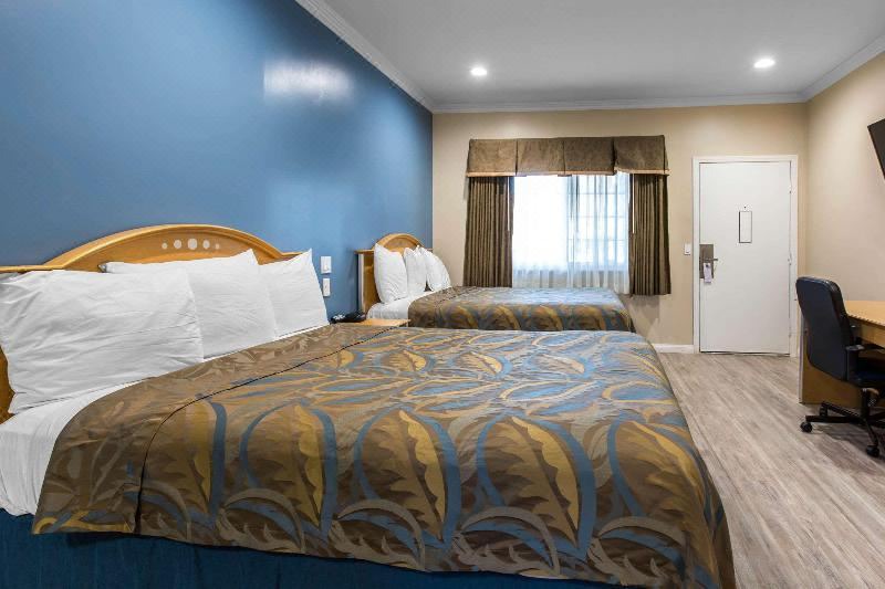 Photo of Bedroom in North Broadway