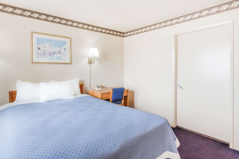 Photo of Bedroom in Barstow