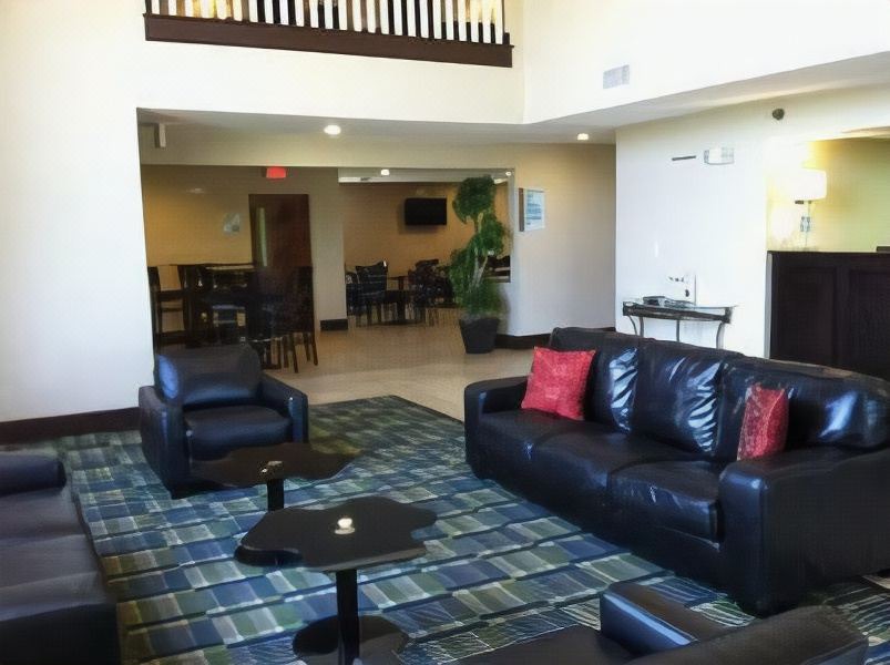Photo of Livingroom in Roanoke Rapids