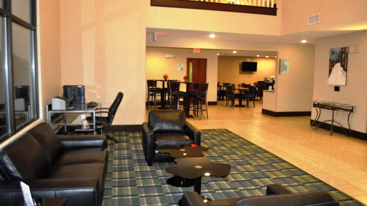 Photo of Livingroom in Roanoke Rapids